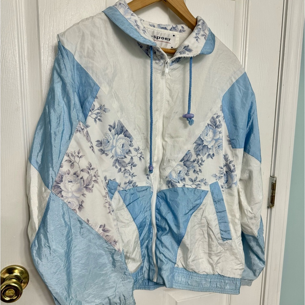 STUNNING Vintage Windbreaker. Made in Sri Lanka. Great Quality.